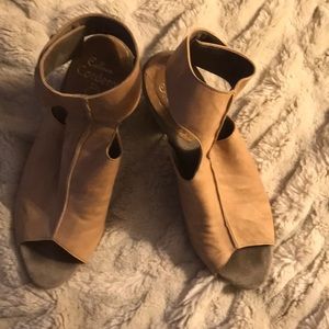Calleeen Cordero Pia Heel in Taupe.